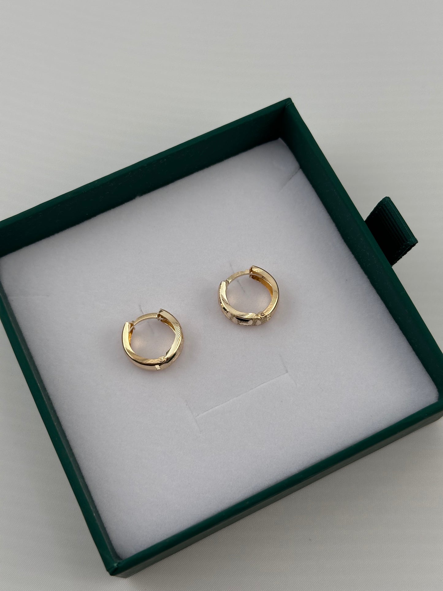 14K Gold Patterned Huggie Hoop Earrings – 15mm