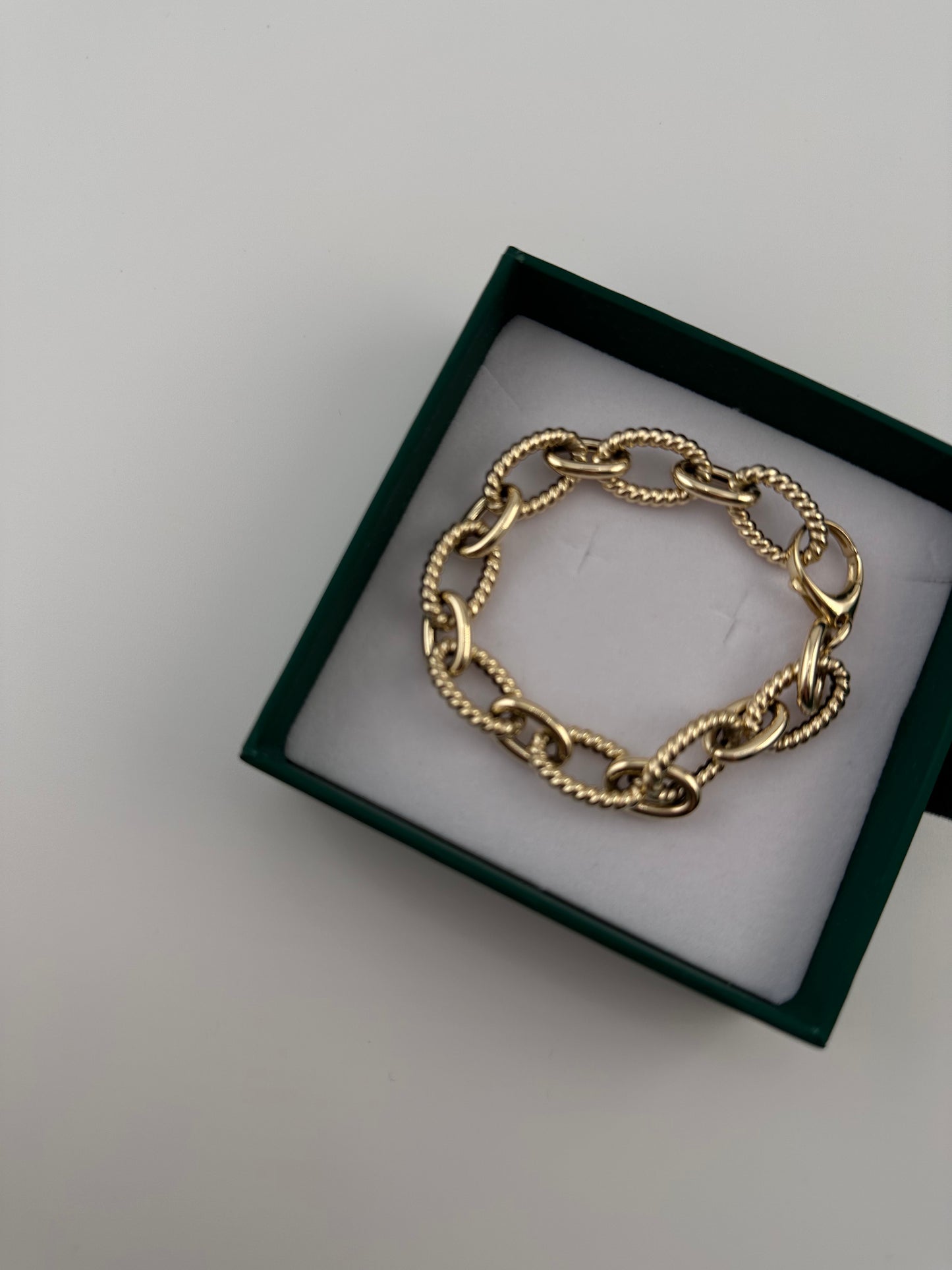 14K Gold Hollow Bold Oval Link Bracelet – 7.5"