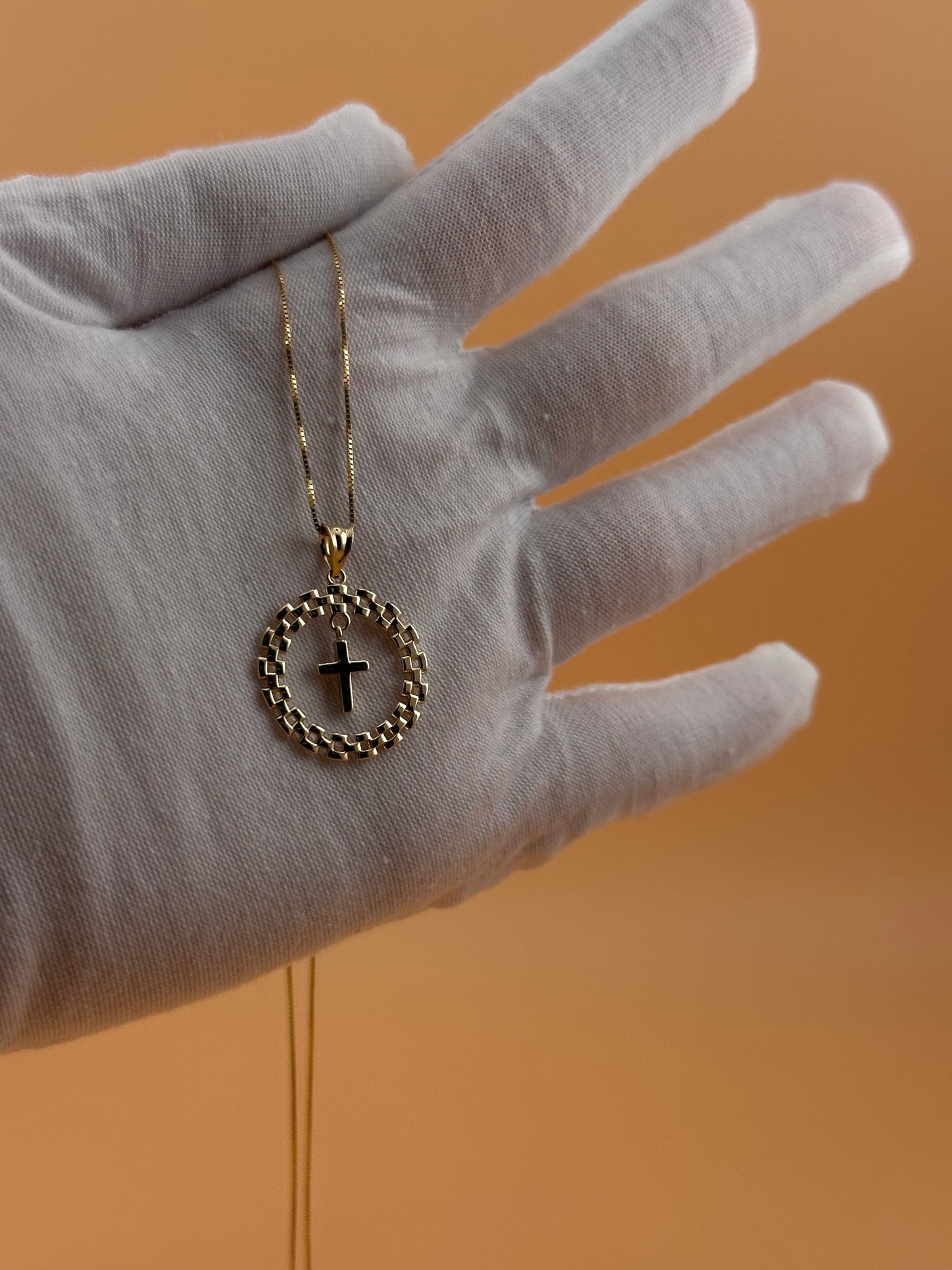 14K Gold Round Link Cross Pendant