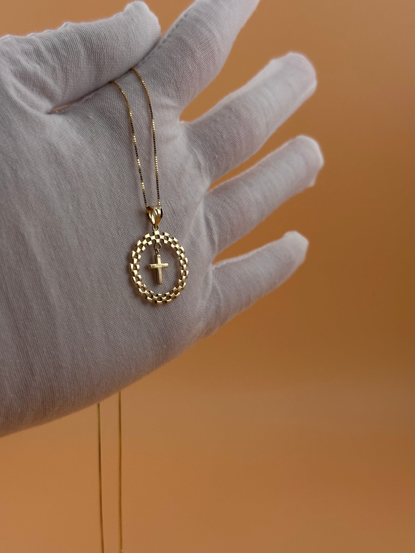14K Gold Round Link Cross Pendant