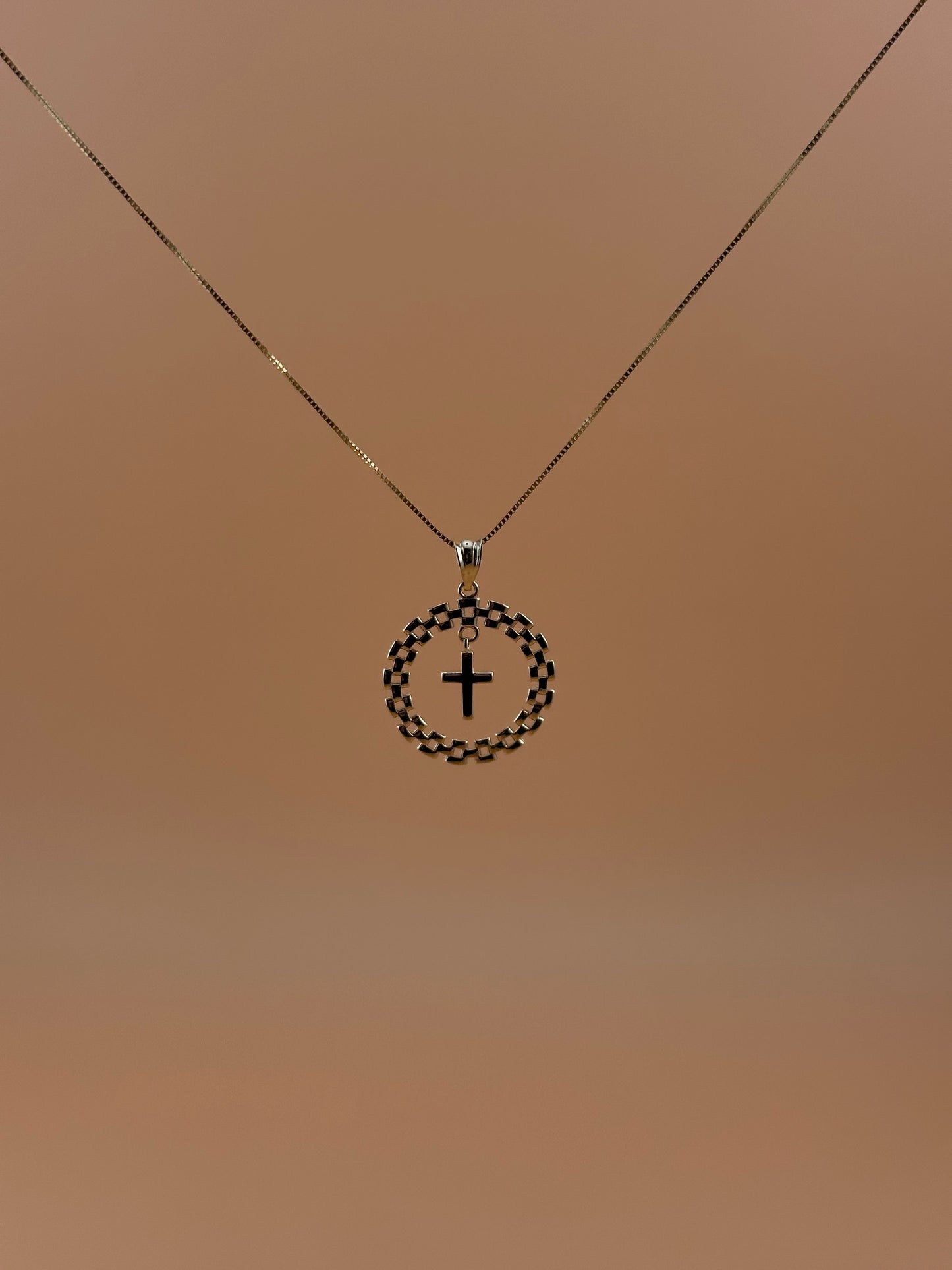 14K Gold Round Link Cross Pendant