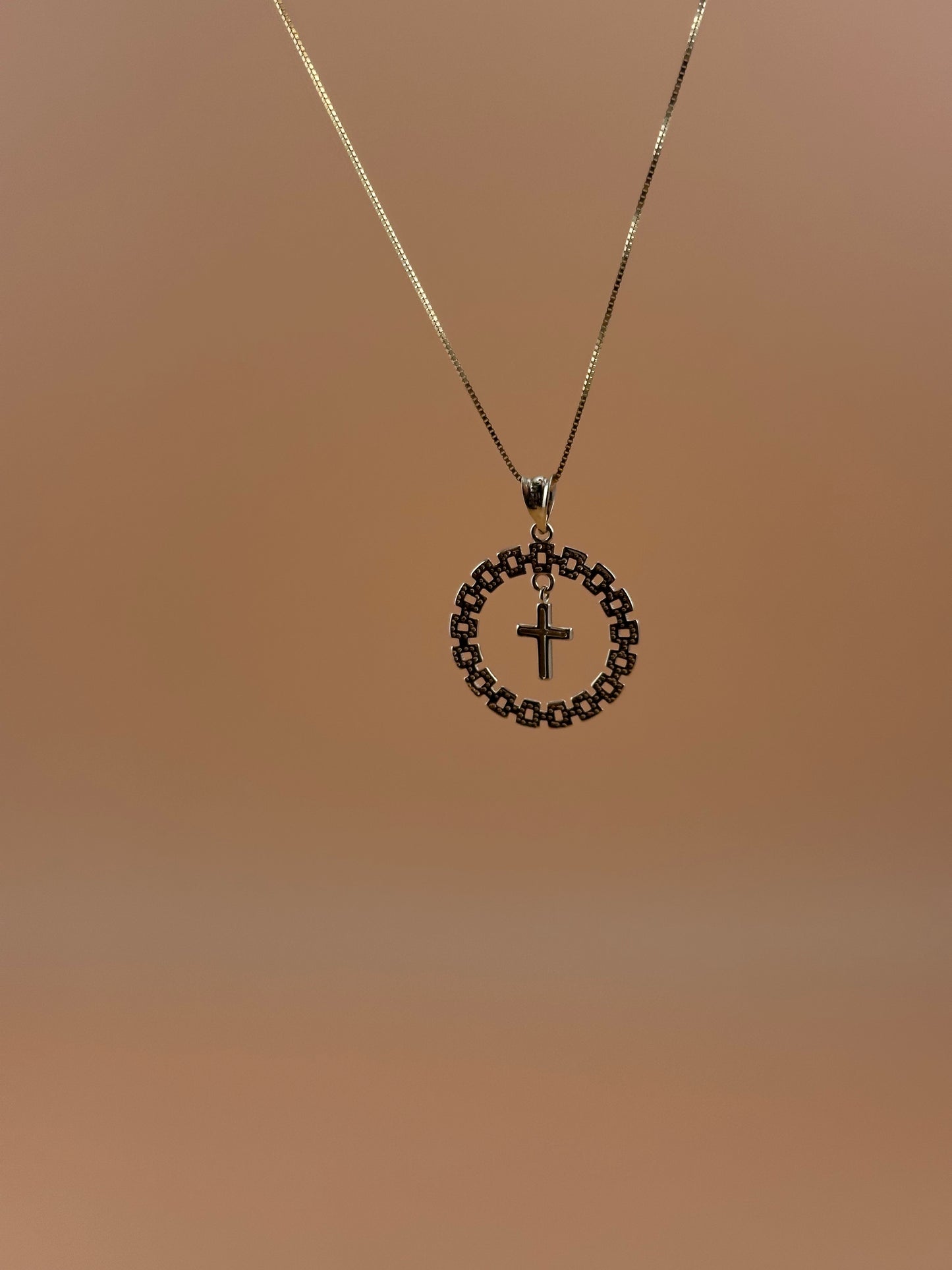 14K Gold Round Link Cross Pendant