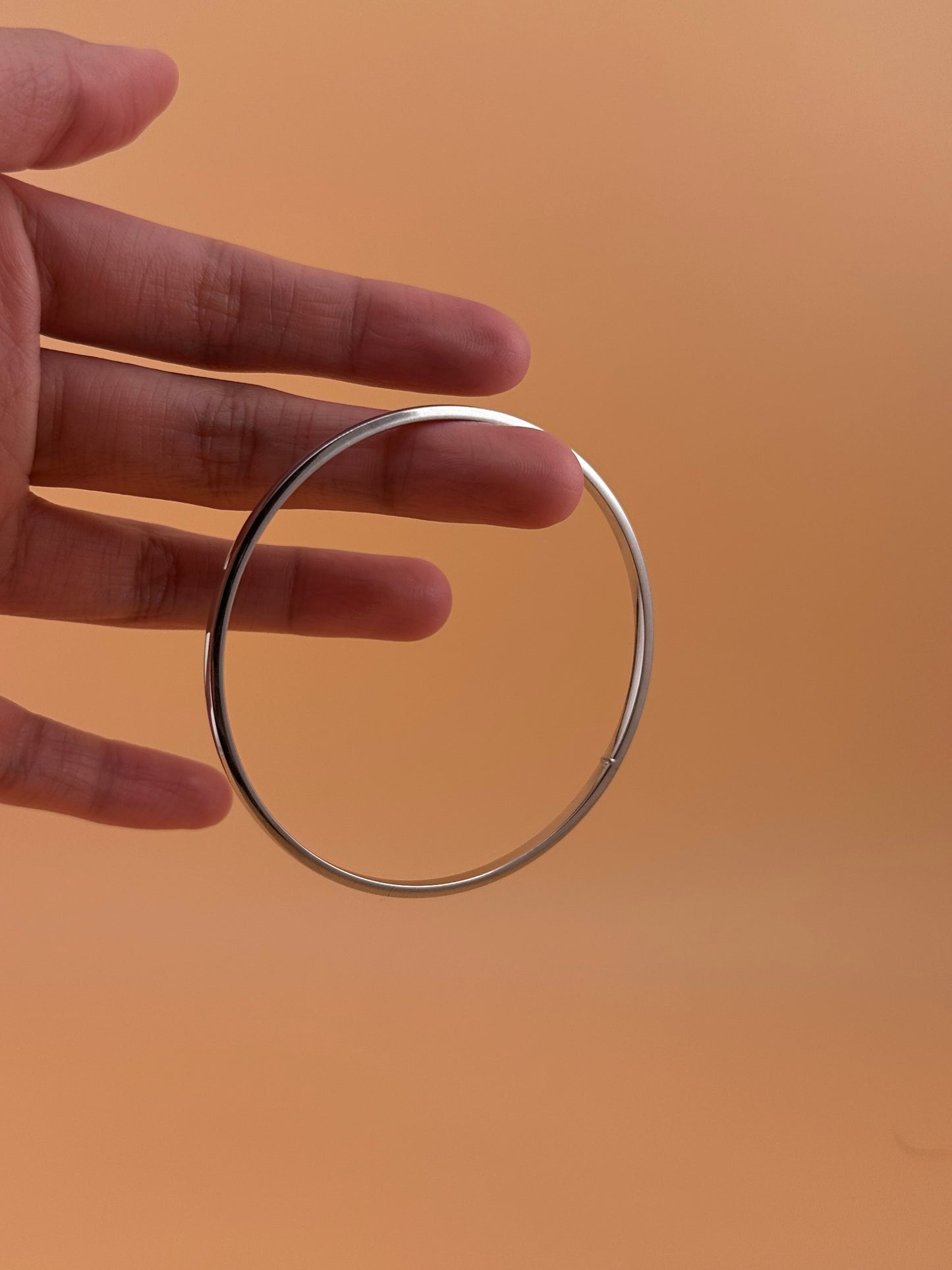 14K White Gold Hollow Bangle – 3mm