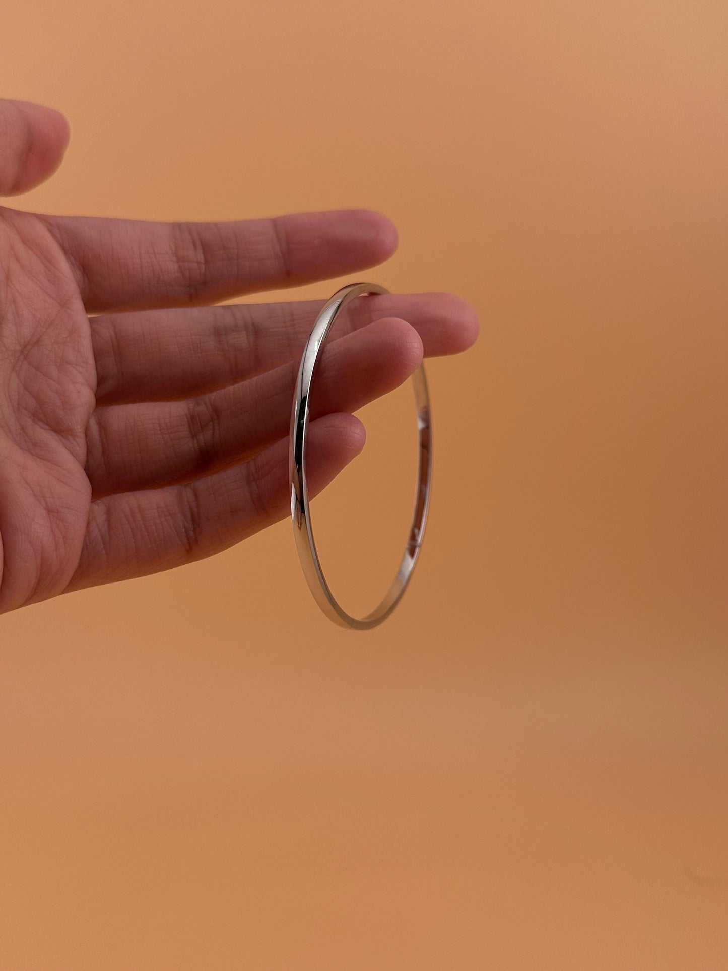 14K White Gold Hollow Bangle – 3mm