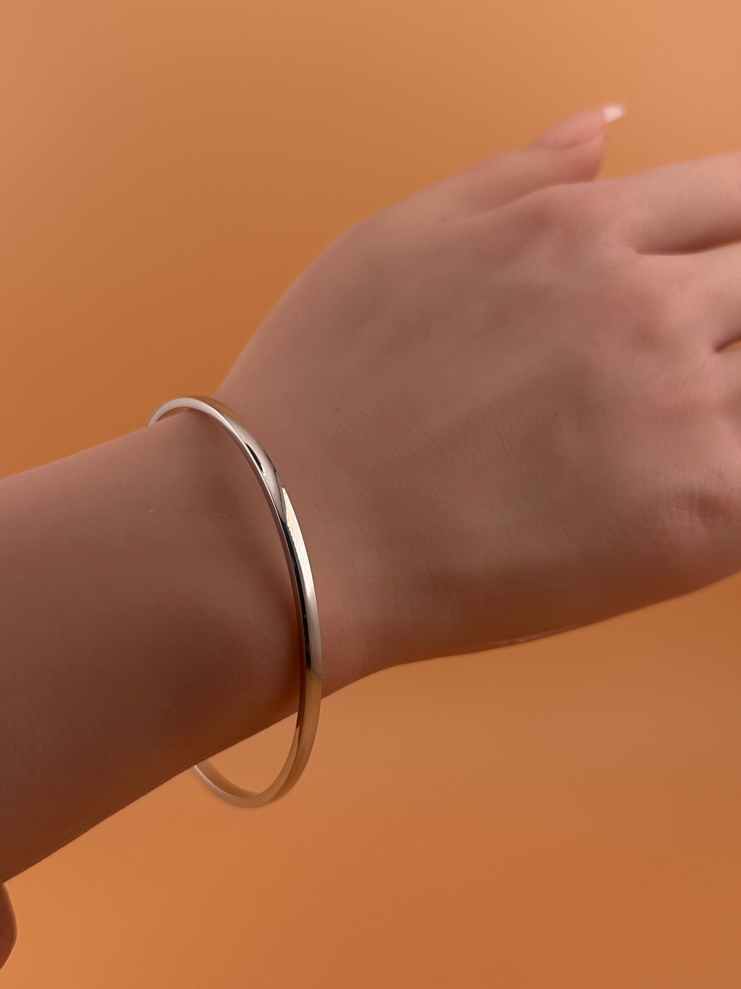 14K White Gold Hollow Bangle – 3mm