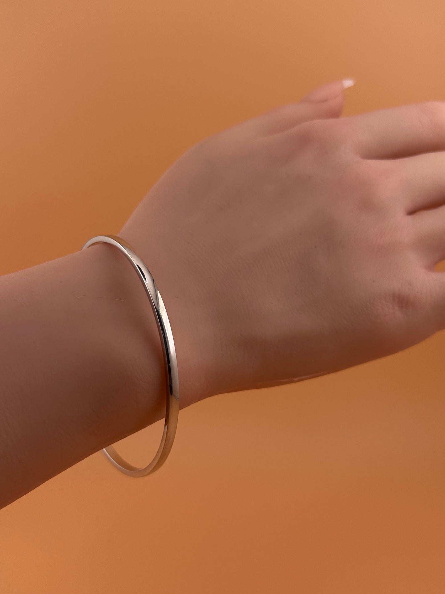 14K White Gold Hollow Bangle – 3mm