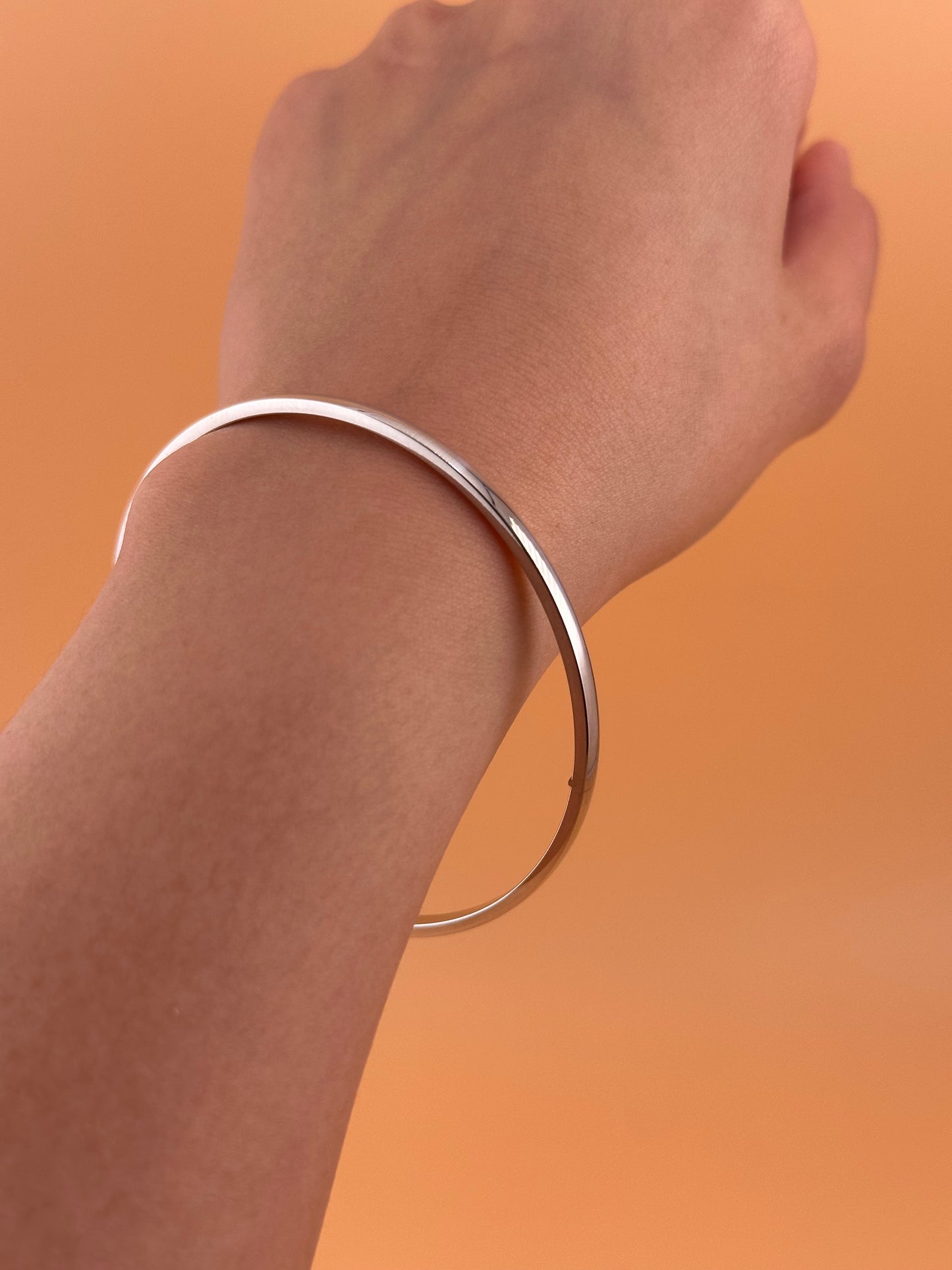 14K White Gold Hollow Bangle – 3mm