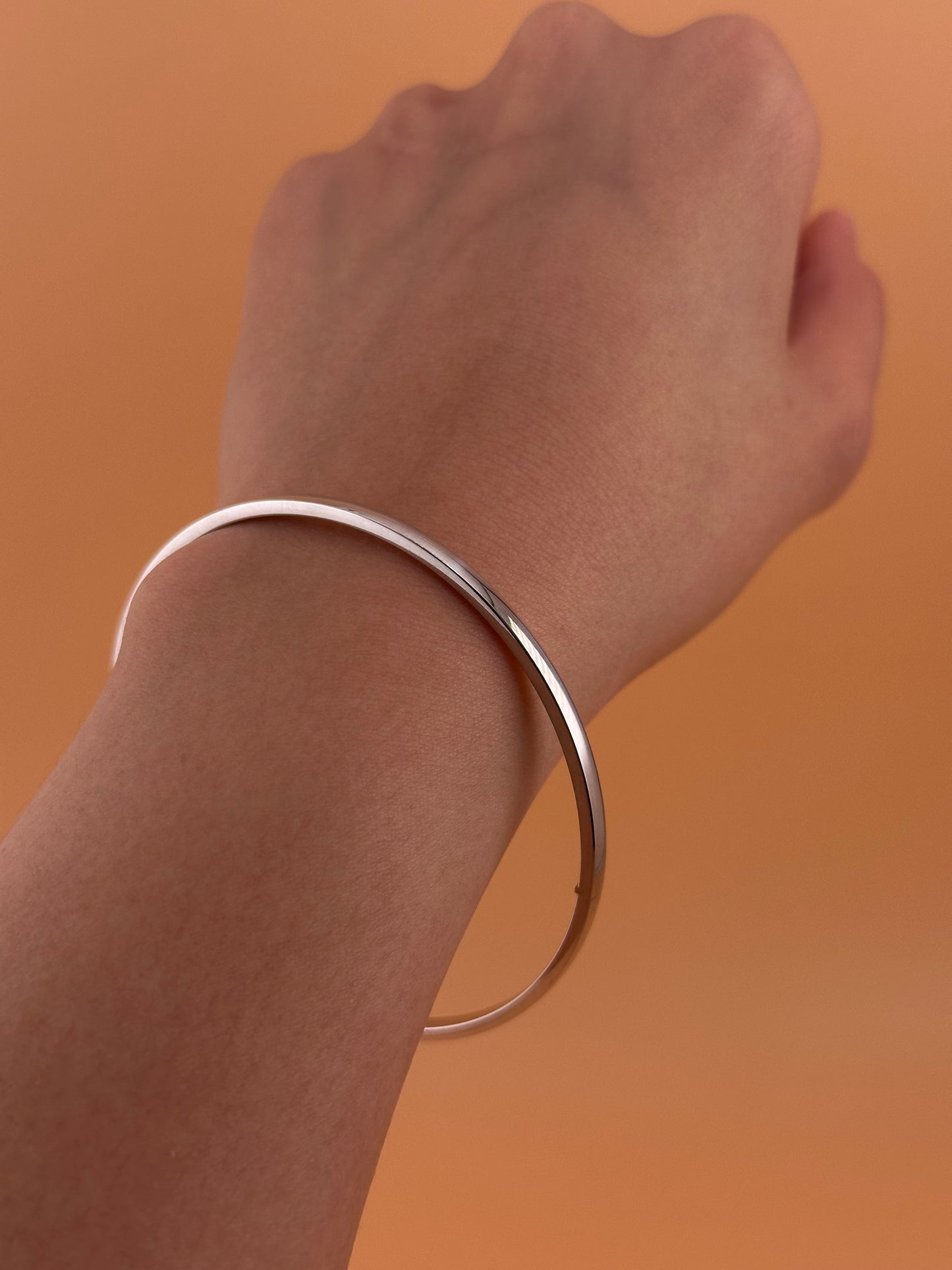 14K White Gold Hollow Bangle – 3mm