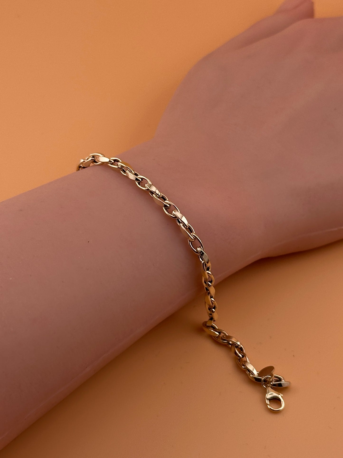 14K Gold Hollow Flat Tube Oval Rolo Bracelet
