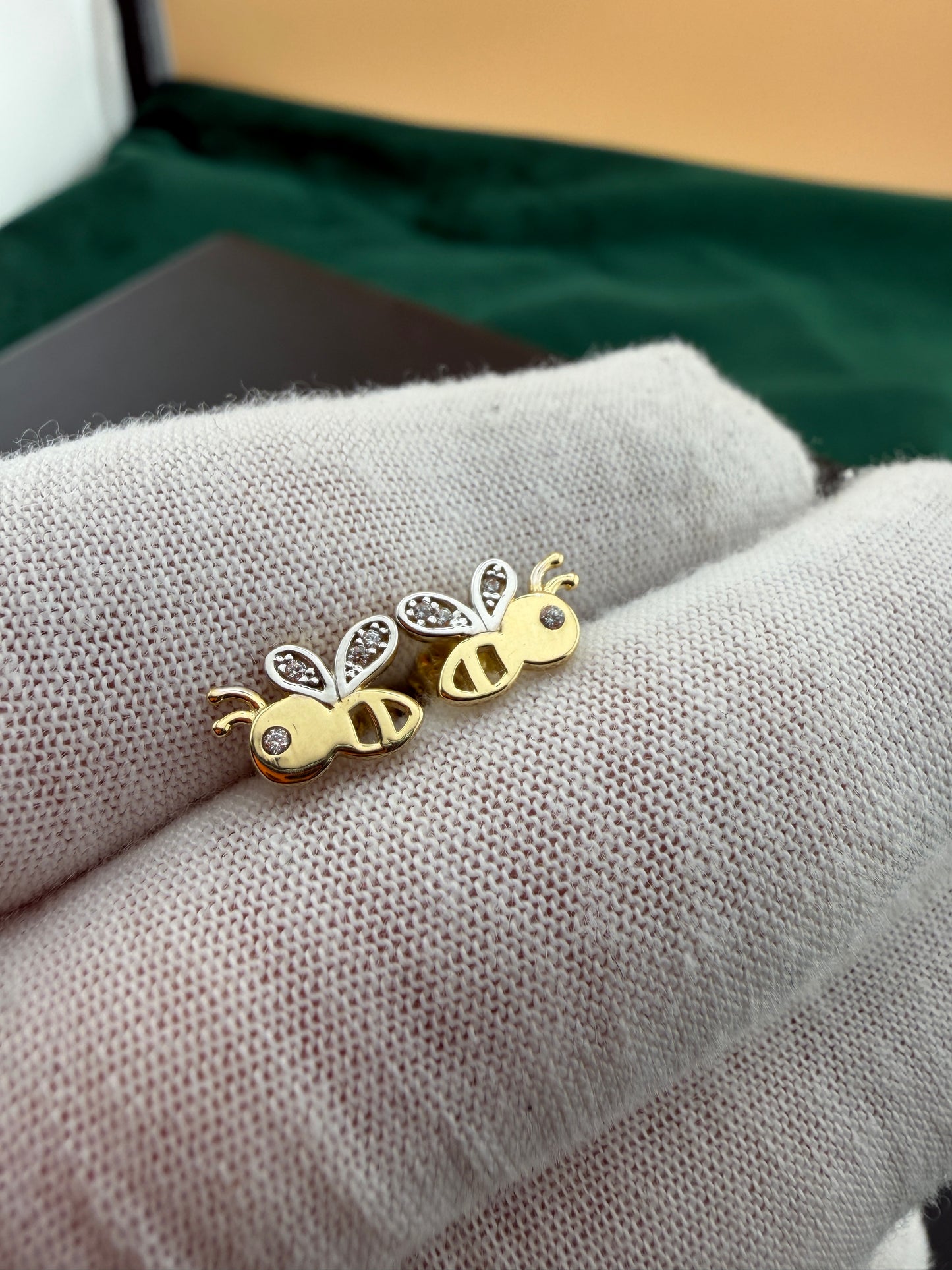 'Bee' Studs