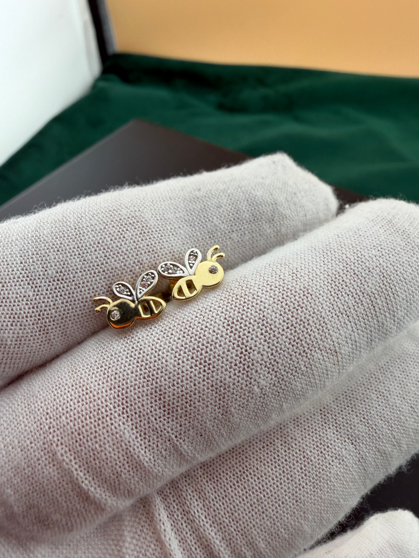 'Bee' Studs