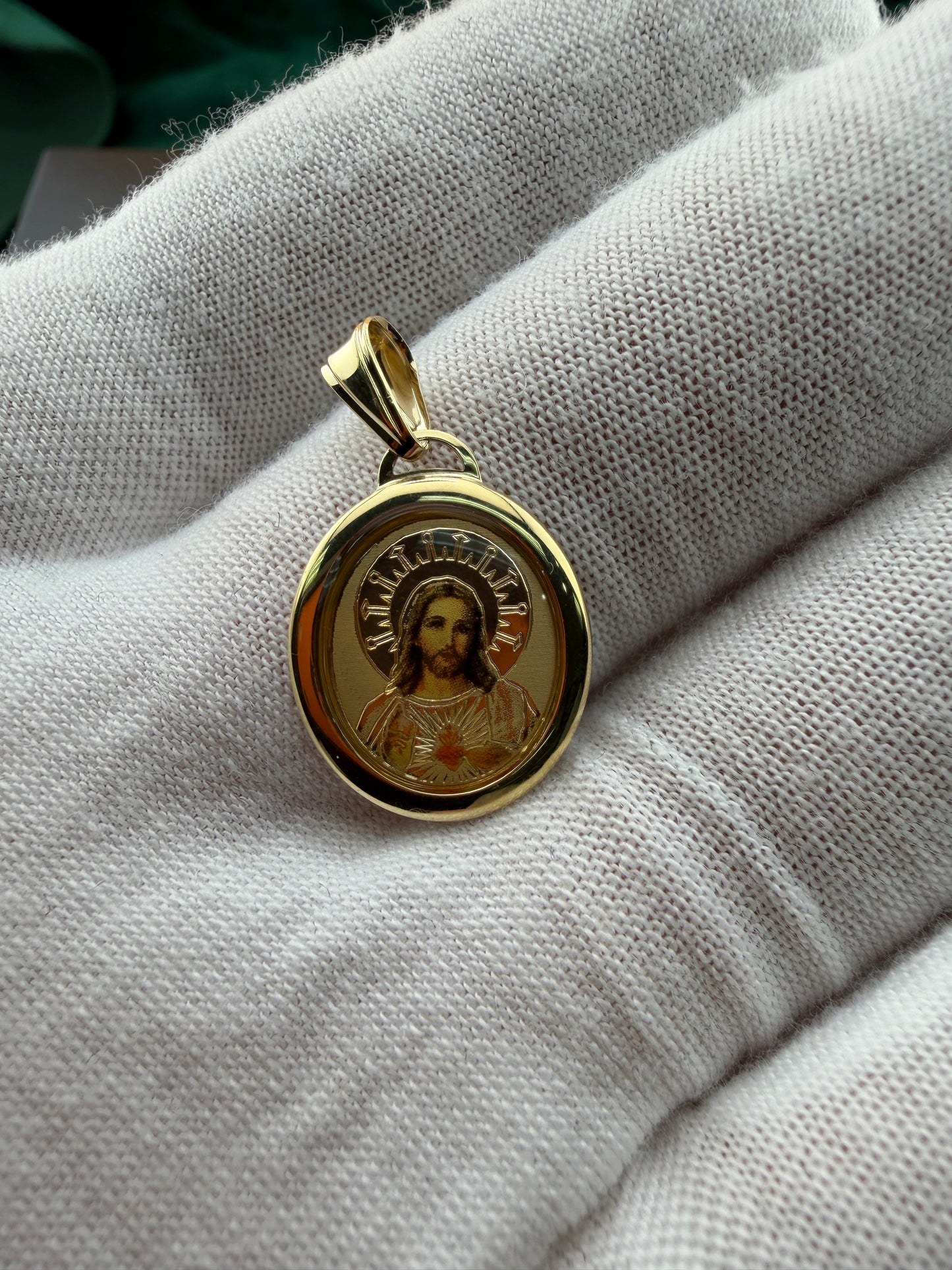 Round gold medallion Jesus Pendant
