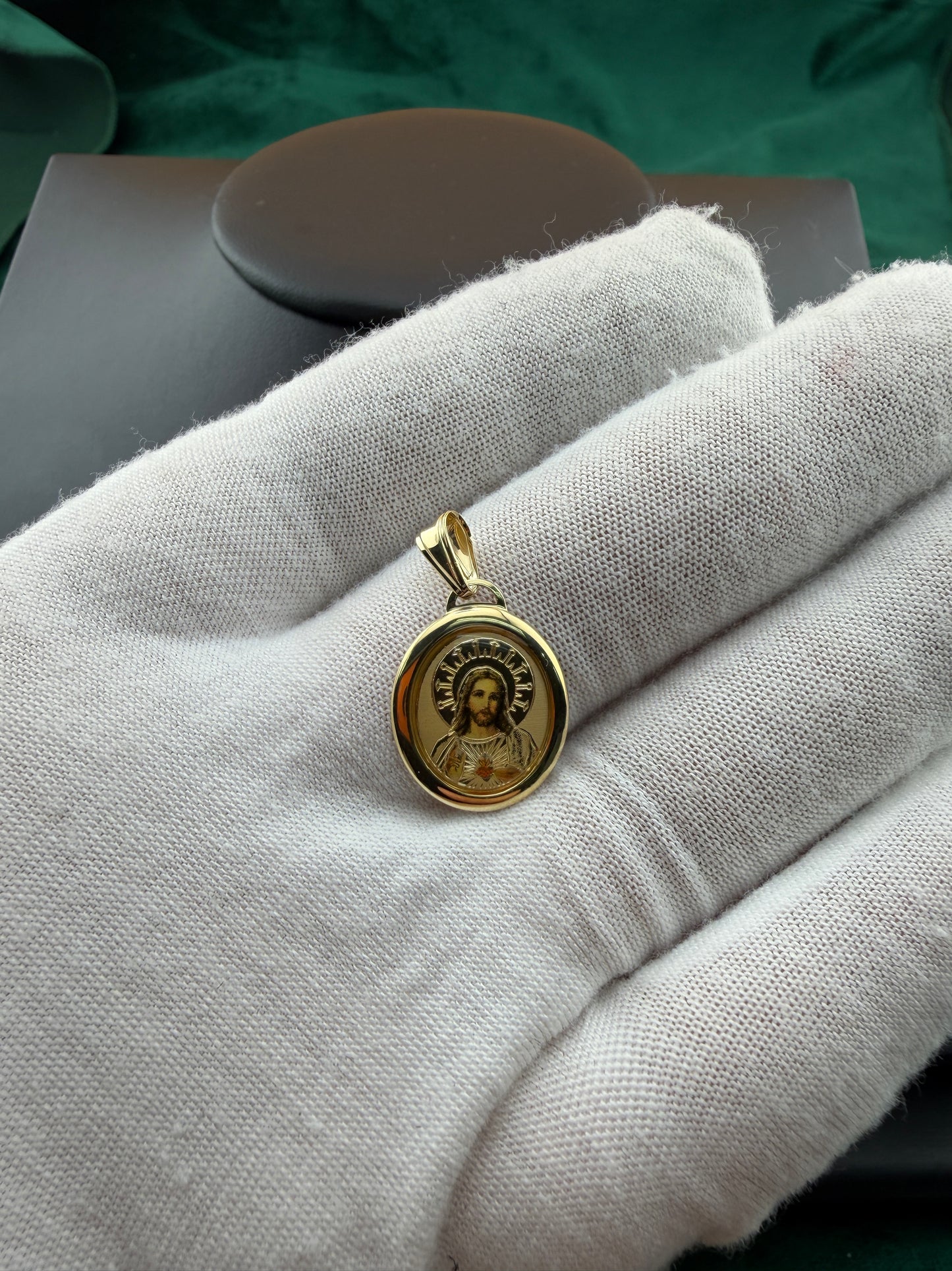 Round gold medallion Jesus Pendant