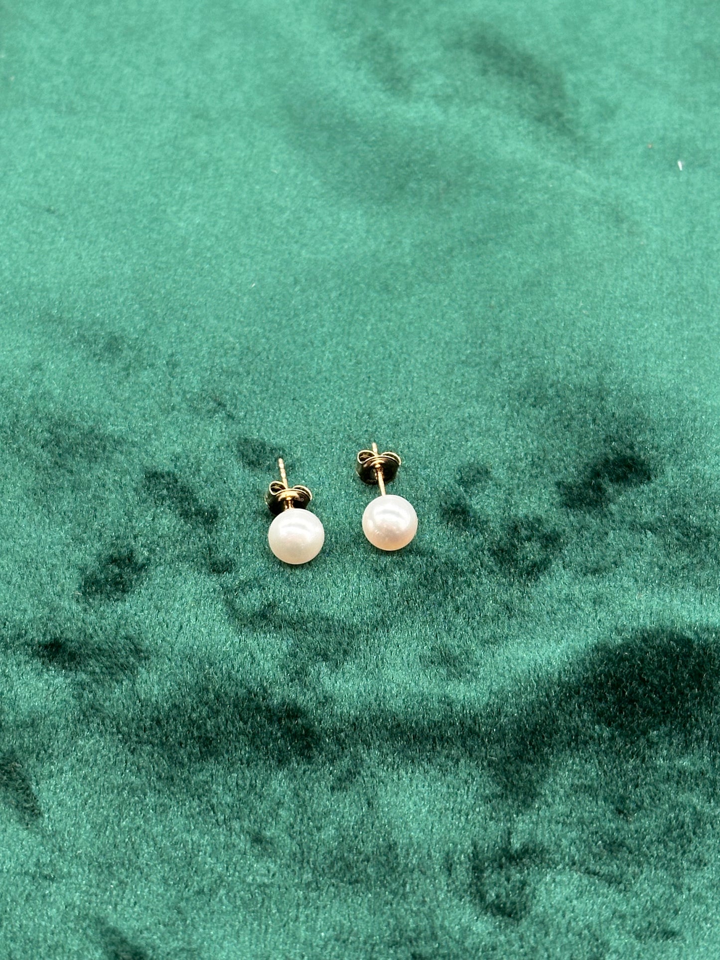14K Gold Pearl Stud Earrings – 5mm