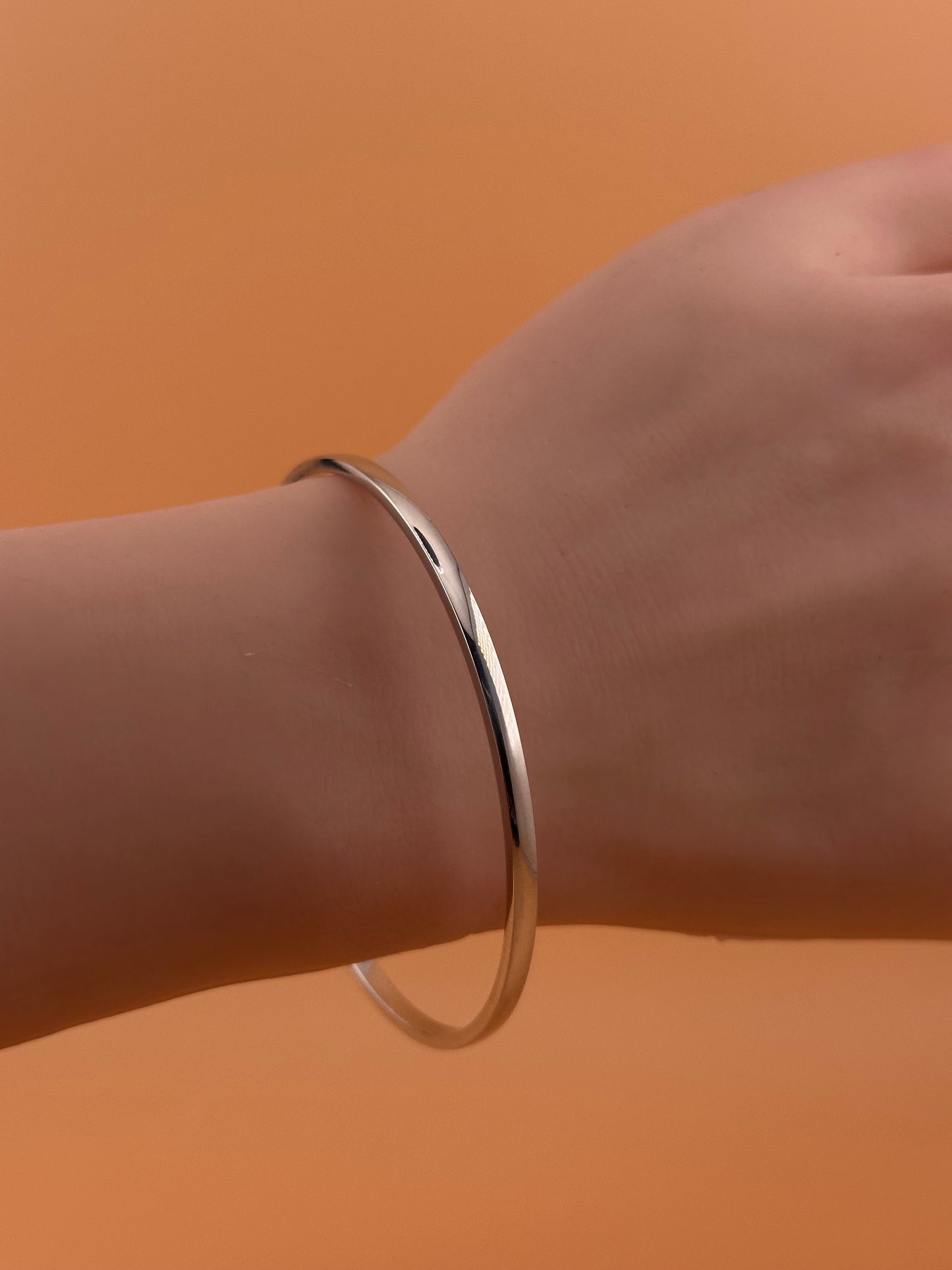 14K White Gold Hollow Bangle – 3mm